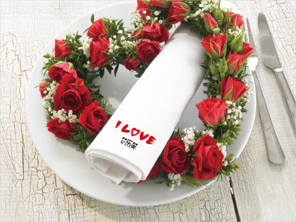 洛陽艾樂芙酒店管理有限公司艾樂芙情侶主題酒店標(biāo)志設(shè)計之毛巾應(yīng)用效果圖